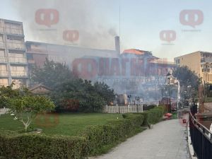 Огнен ад в Новия град на Созопол: Ресторант изгоря, евакуираха туристи от близките хотели