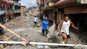 Rinunciano al viaggio in Nepal: “Paese devastato, abbiamo paura. Ma non vogliono rimborsarci i voli”. In ballo 35mila euro