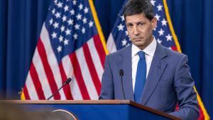 La Fed apre alla stretta sui tassi. Warsh: inflazione ancora troppo alta