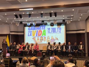 La oposición del Pacto da sus primeros pasos bajo la disciplina de Petro