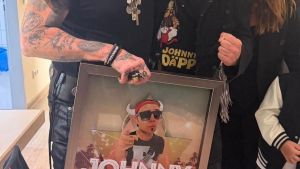 „Johnny Däpp“-Sänger Büffel trifft den echten Johnny Depp