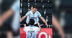 Premiê holandês, Rob Jetten se divide ao torcer por noivo argentino
