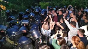 Apel građanima da ne napadaju policiju