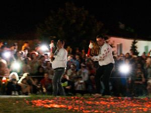 Панаир за 40 евро взриви село Българи: Нестинарите скочиха срещу огнено шоу край светинята