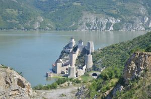 AMSS: Zbog jakog vetra na Dunavu ne saobraća rumunska skela za Golubac