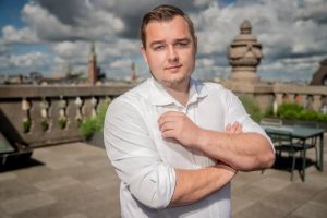 Socialdemokrat langede ud efter Isam B – nu vil han holde sig fra »Jeg ved en lærkerede«