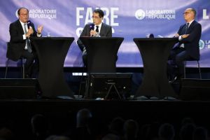 Édouard Philippe et François Hollande, un débat cordial entre « ex »