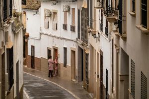 Teoría física de la gravitación en los pueblos