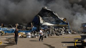 Putin martella con i droni. Raid su Bucha, almeno 37 morti. “Mosca prepara l’offensiva su Kiev”