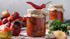 Lovačka salata za zimnicu: Bogata, sočna i puna ukusa