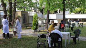 Case di riposo, rette in aumento nel 2027: «Fino a 1500 euro in più all’anno per famiglia»