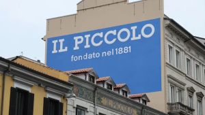 I 90 anni in via Pellico raccontati da poligrafici e giornalisti: la memoria del «Piccolo» tra piombo, aneddoti e nostalgia