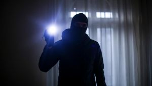 Vacanze interrotte per furti in casa, “quasi un italiano su due è rientrato in anticipo almeno una volta”