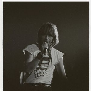 « Je vais à la Fête de l’Huma aussi pour faire chier la droite » : en 1984, Renaud « de gauche » et « pas déçu » sur la grande scène