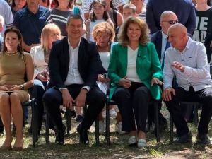 Старозагорският кмет на ГЕРБ се обясни в любов на Илияна Йотова