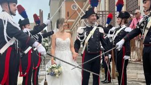 Carmelo e Federica, nozze in Sicilia con l'Arco di sciabole: matrimonio da favola a Tindari