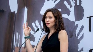 Ayuso, el ático y el arte de escurrir el bulto