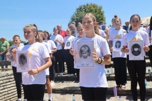 С контекстом или без – Срби криви