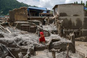 Nepal: Broj stradalih veći od 700, hiljade nestalih, potraga za zatrpanim radnicima