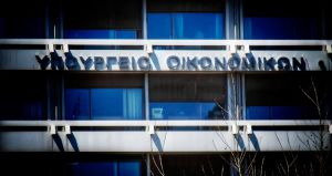 Απάντηση ΥΠΟΙΚ σε ΠΑΣΟΚ για τα κόκκινα δάνεια: ΥΠΕΘΟΟ: «Aνέξοδες υποσχέσεις – Στέλνουν τον λογαριασμό στους συνεπείς»
