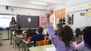 Catalunya suma 500 aulas de acogida y amplía el programa de detección de necesidades educativas