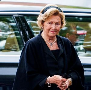 Hun spilte kongen god