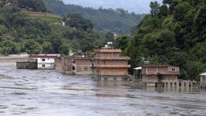 Dodental Nepal boven de 900 na overstromingsramp