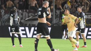 Arezzo, cuore e rabbia. Doppia rimonta al Palermo. Ma poi si arrende al 94’