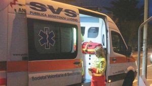 Livorno, uomo travolto in bici sul lungomare nella notte: caccia al pirata della strada