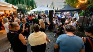 Die Innenstadt als Bühne für acht Bands: Viele Besucher erleben stimmungsvolle Sommernacht bei Zell on Stage