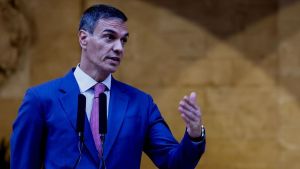 Sánchez se abre solo a un “adelanto técnico” de las generales e insiste en su intención de volver a presentarse