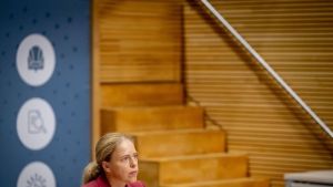 Schouten: in crisis duidelijk maken welke afweging wordt gemaakt
