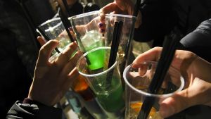 Arcisate, ragazzina di 14 anni finisce in ospedale per troppo alcol: scattano i maxi-controlli al parco Lagozza