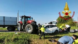 Trattore e auto si scontrano a Camponogara, a bordo due bambini