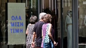 Τέλειωσαν οι εκπτώσεις: 6 στις 10 επιχειρήσεις έκαναν χειρότερο τζίρο από πέρυσι