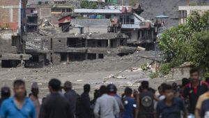 Nakon razornih poplava: Broj žrtava u Nepalu skoro 1.000, spasioci pokušavaju da pronađu radnike zarobljene u tunelima