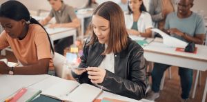 ‘Por favor, silencio’: cómo las interrupciones en clase dificultan el aprendizaje y queman a los docentes