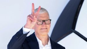 With Just 9 Words, Tim Cook’s Farewell Email Taught a Lesson for Every Leader