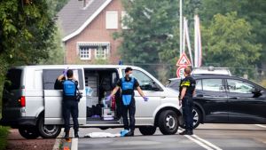 Gelderland op scherp na dodelijke schietpartij, gewonde agenten en tientallen zwaarbewapende verdachten