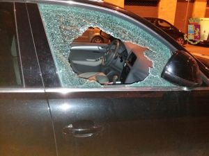 Livorno, spacca un'auto per rubare e viene catturato dai dipendenti di un minimarket