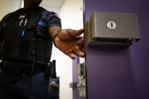 Les prisons débordent : 89 668 détenus en France au 1er août, un nouveau record