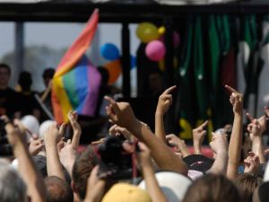 Mehr Hass auf queere Menschen – Sind wir selbst schuld?