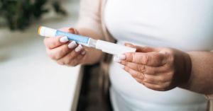 Canetas, hormônios e o desafio de separar ciência de oportunismo
