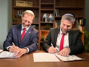 Smotrich, Feiglin announce joint election run, urge other right-wing parties to join