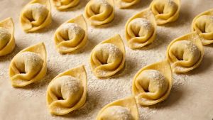 C’è un frigorifero guasto alla sagra e i clienti si sentono male. L’Asl interviene e sequestra 11mila tortelli