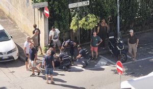 Livorno, ai domiciliari col braccialetto elettronico lo scippatore catturato dai cittadini