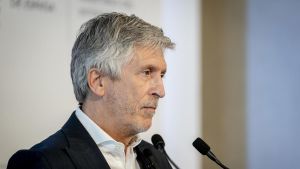 Marlaska pide al director de la Policía que aclare si un informe apunta a gendarmes marroquíes dirigiendo la entrada de migrantes a Ceuta