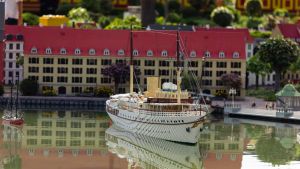17,5 kilo Legoland-historie sættes på auktion