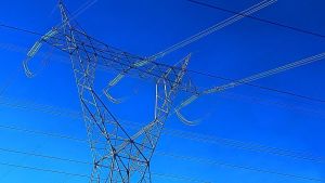 La tarifa regulada de la luz sufre por el caos del mercado eléctrico: pierde 2,5 millones de clientes con las crisis energéticas