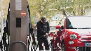 Lío con los nuevos descuentos en diésel y gasolina: los gasolineros defienden que ya los aplican y explican por qué no se nota del todo en el precio
